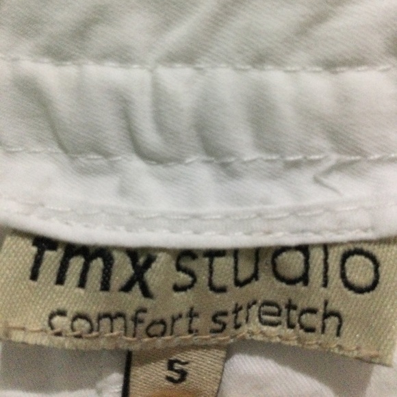 4/$20 TMX Studio Women’s White Bermuda Shorts - Picture 2 of 9